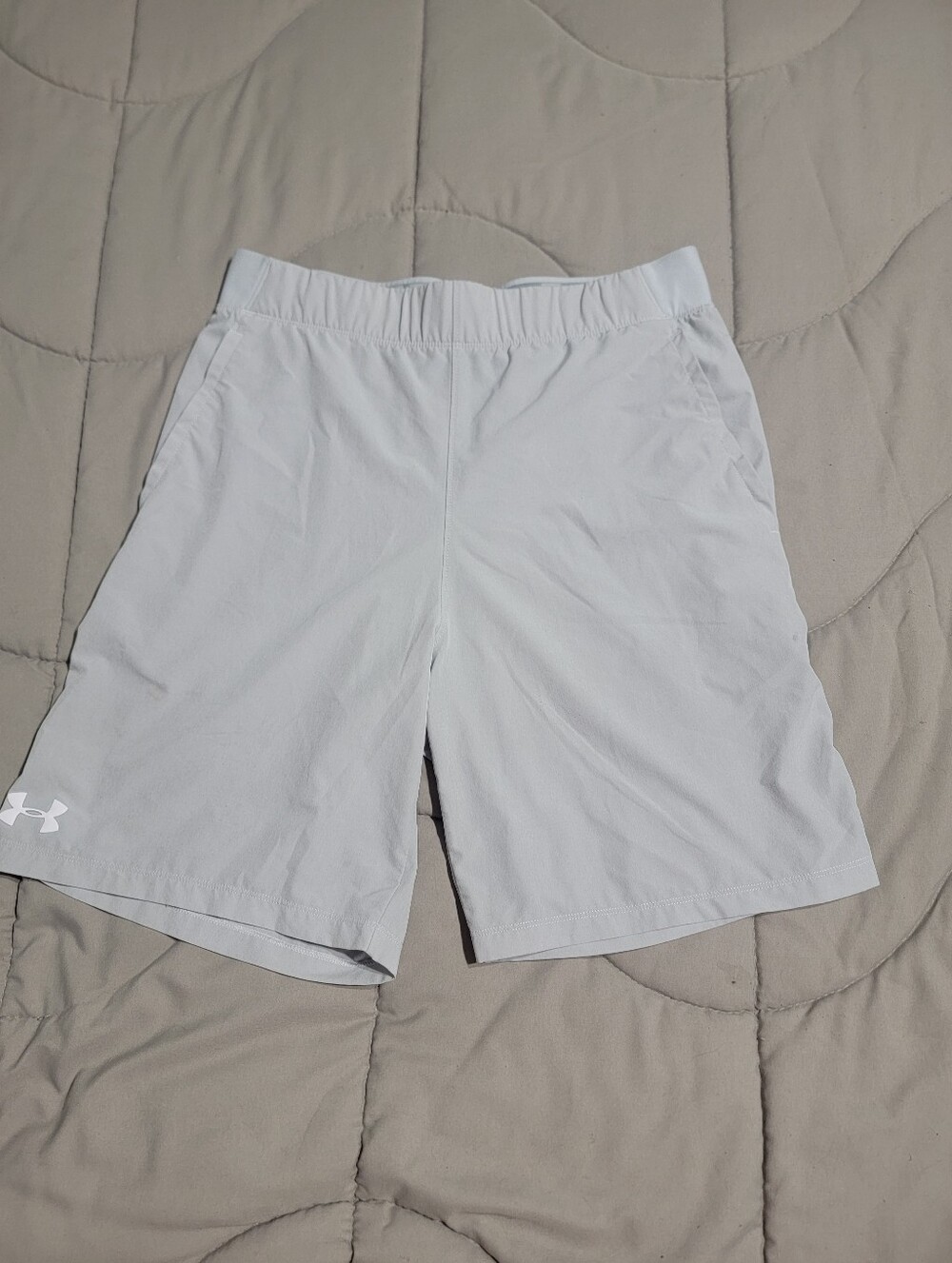 White Under Armour Fitted Athletic Shorts - Size Large